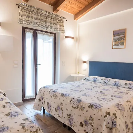 Rosa Di Assisi Oda ve Kahvaltı 3*