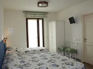 Rosa Di Assisi Oda ve Kahvaltı