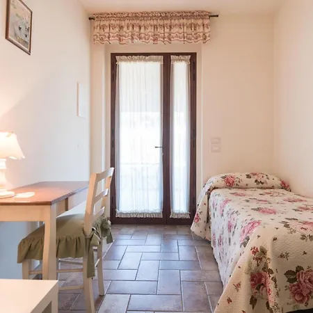 Rosa Di Assisi Couette-café