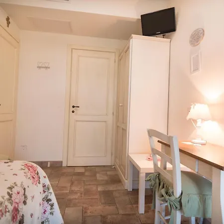 Rosa Di Assisi Couette-café 3*