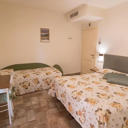 Rosa Di Assisi Frühstückspension 4*