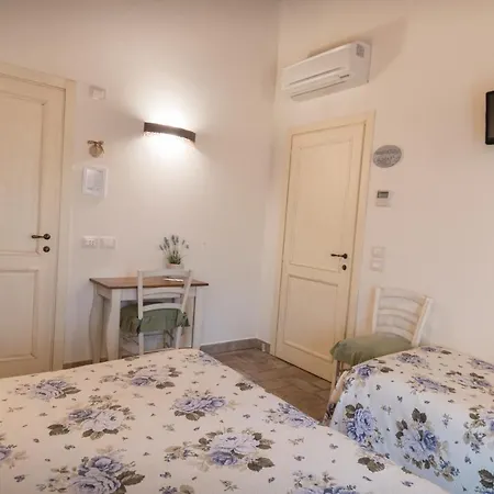 Rosa Di Assisi Couette-café 3*