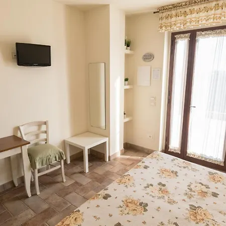 Rosa Di Assisi Couette-café