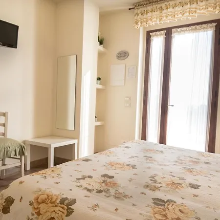 Rosa Di Assisi Couette-café 3*