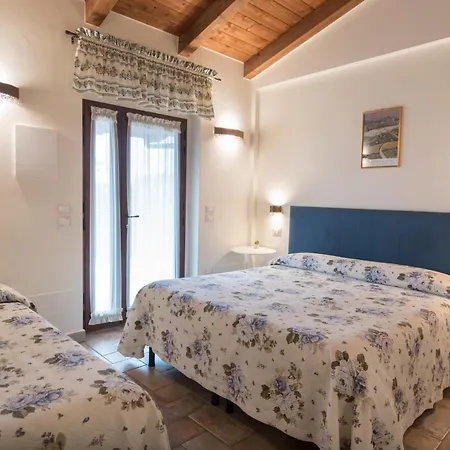 Rosa Di Assisi Couette-café